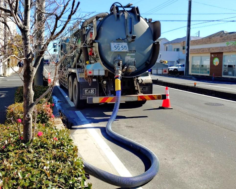 埼玉県八潮市道路陥没事故の際にはバキュームカーで汚水を運搬した