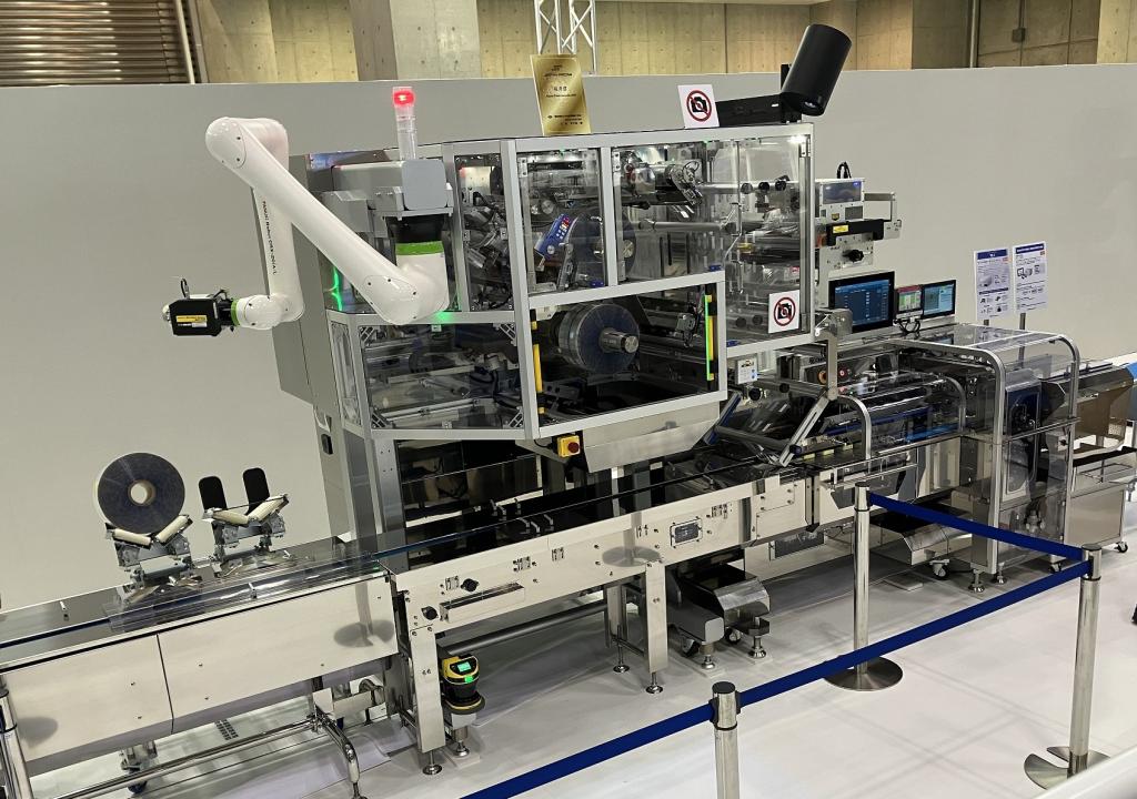 フィルム自動装填機能を備えた横ピロー包装機