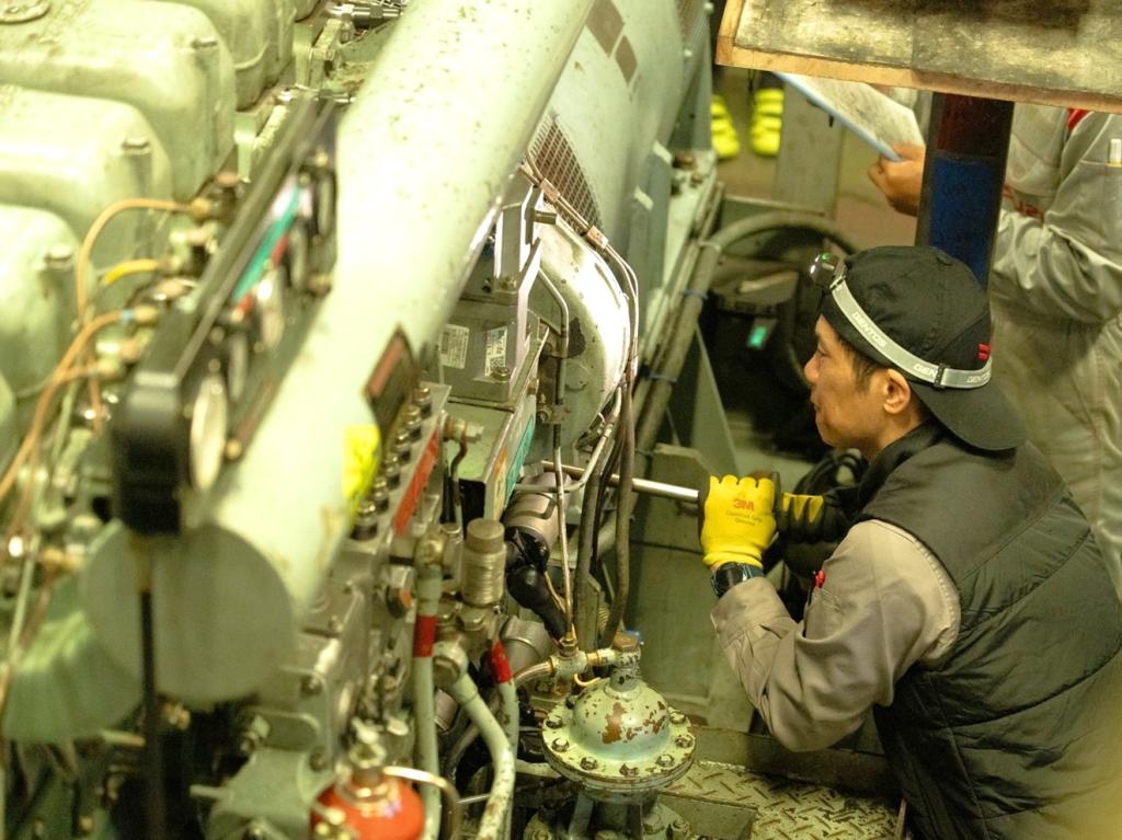 冬にはマイナス３０度Ｃを下回る日もある昭和基地で、電気が止まれば命に関わる。発電機など機械設備の維持・整備は欠かせない（国立極地研究所提供）