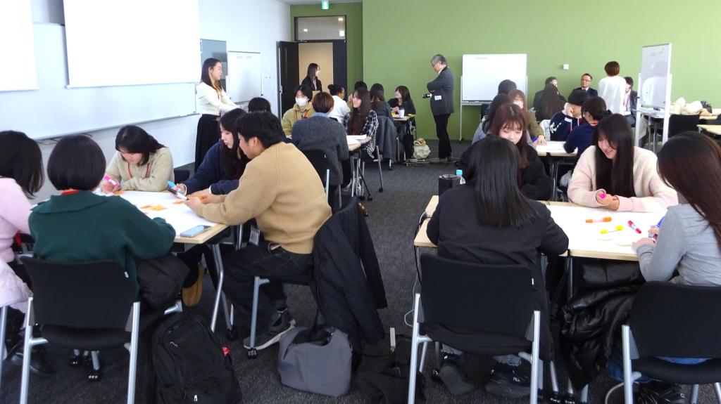 武蔵野大学では、学生がクイズ大会やグループワークを通して気候変動について考えた