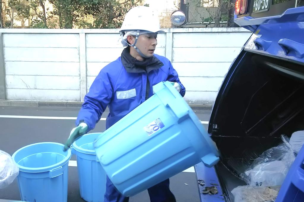 清掃員の仕事を通して、ゴミ問題を間近で感じてきた（太田プロダクション提供）