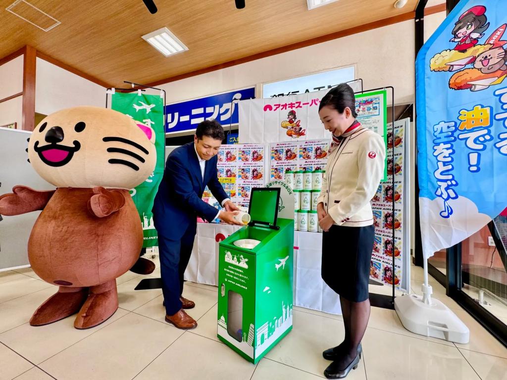 設置の記念セレモニーで実演する鈴木康友大治町長