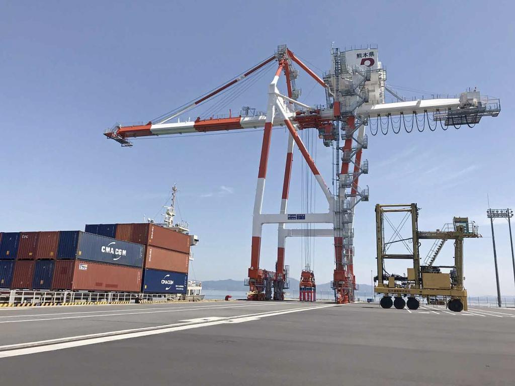 八代港のガントリークレーン