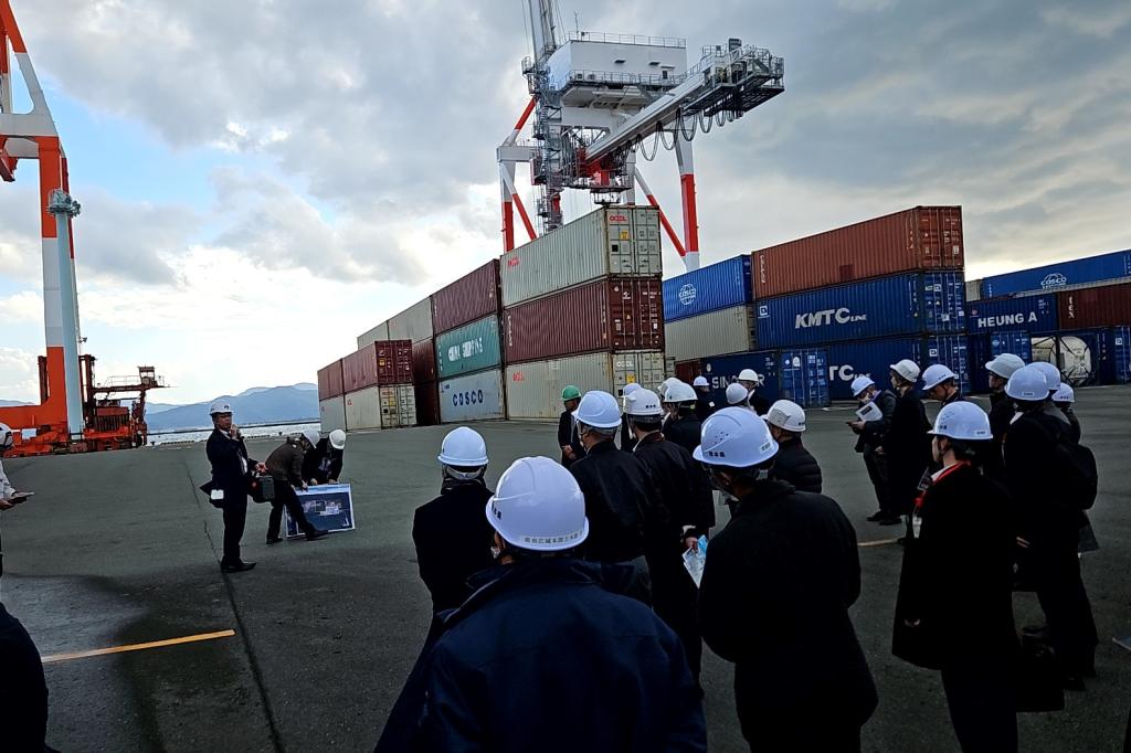 好評だった熊本港のバックヤードツアー（写真はいずれも熊本県提供）