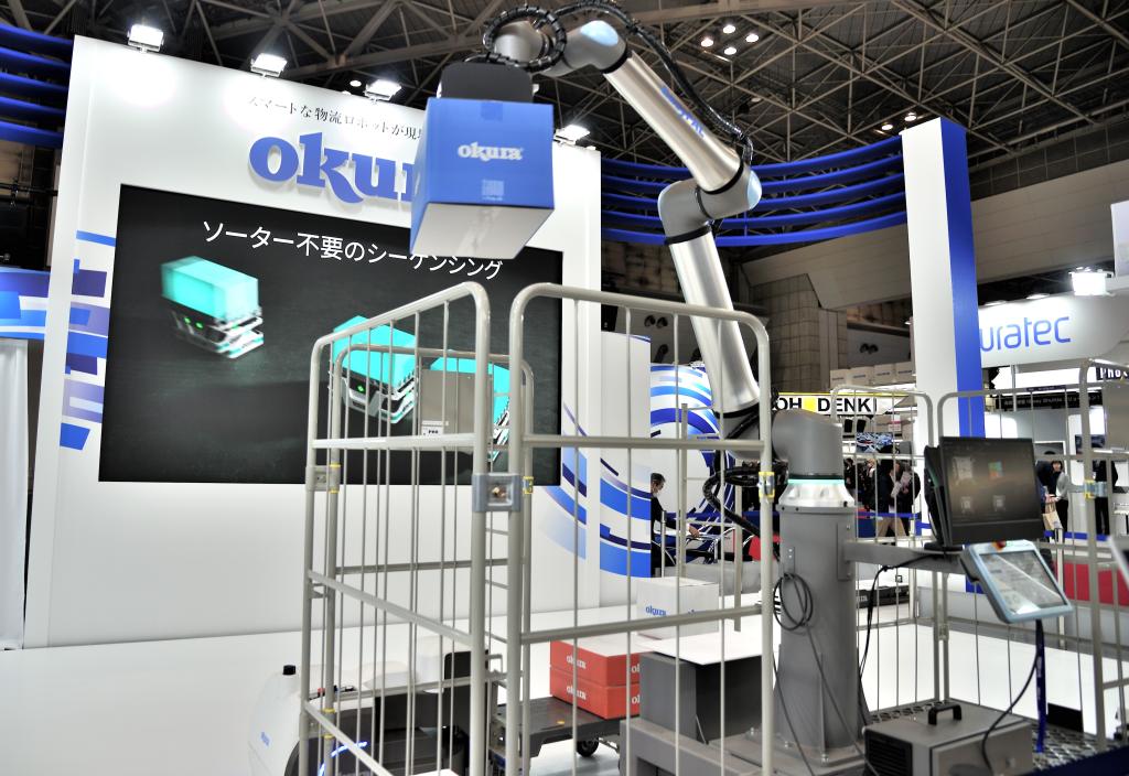 協働ロボットを活用したパレタイジングシステムが提案された（２０２５国際ロボット展＝オークラ輸送機ブース）