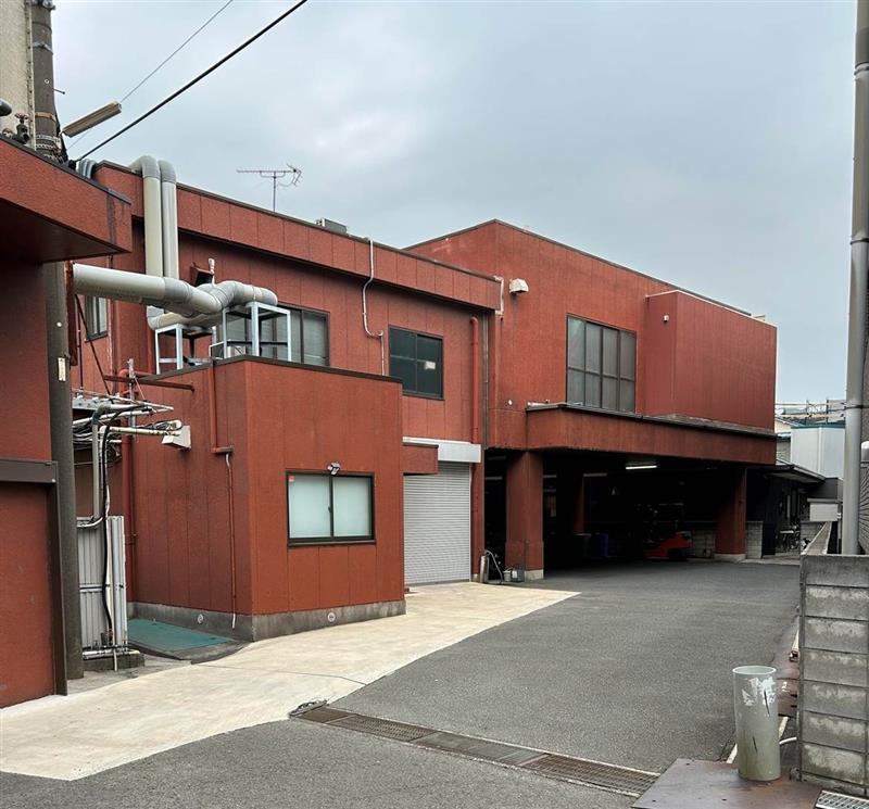 旧事務所棟を改築して新設した開発拠点兼表面処理工場