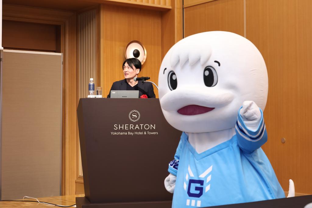 横浜ＧＲＩＴＳの公式キャラクター「グルーガ」も登場