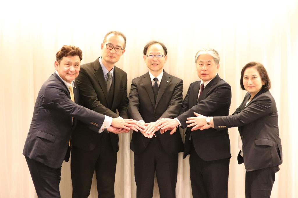 産業集積を推進し大分県内を活性化すると誓った