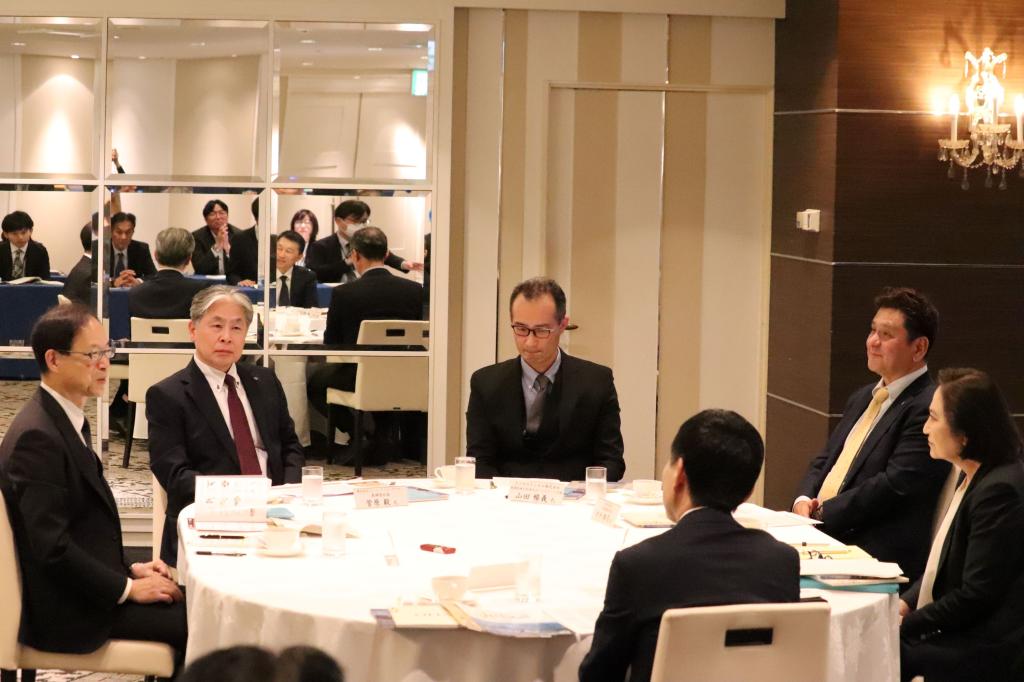 将来に向けてさまざまな意見を交換した