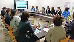 【写真１】 定期ミーティングや見学会、セミナーなどの活動を展開する「バルブ女史ネットワーク」