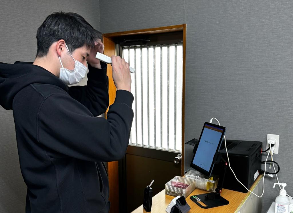 業務前自動点呼では、体温などの生体情報の測定も加わった