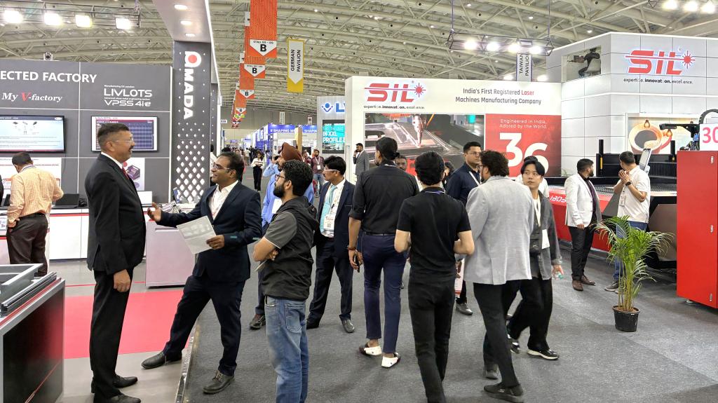 写真１　ＩＭＴＥＸ　Ｆｏｒｍｉｎｇ２０２６の会場では５００台のマシンが並んだ