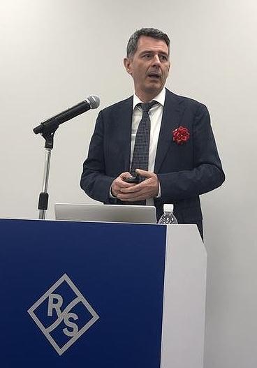 開所式を祝うアンドレアス・パウリー プレジデント＆ＣＴＯ