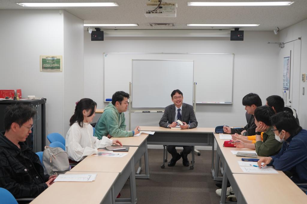 杉浦准教授による授業の様子（国士舘大学提供）