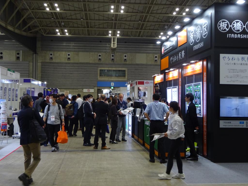 ＯＰＩＥはアジア最大級の光・レーザーの展示会。国内外から先端技術が発信される（前回開催＝２０２５年）