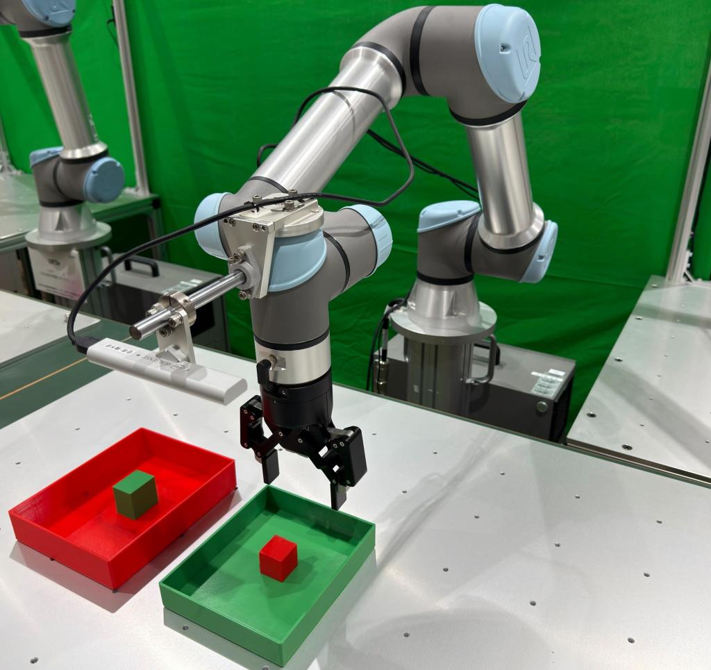生成プログラムによるロボット動作の様子
