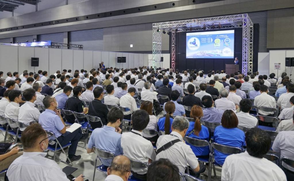 トップ企業の最新の取り組みが披露され、満員となるセミナーも多い