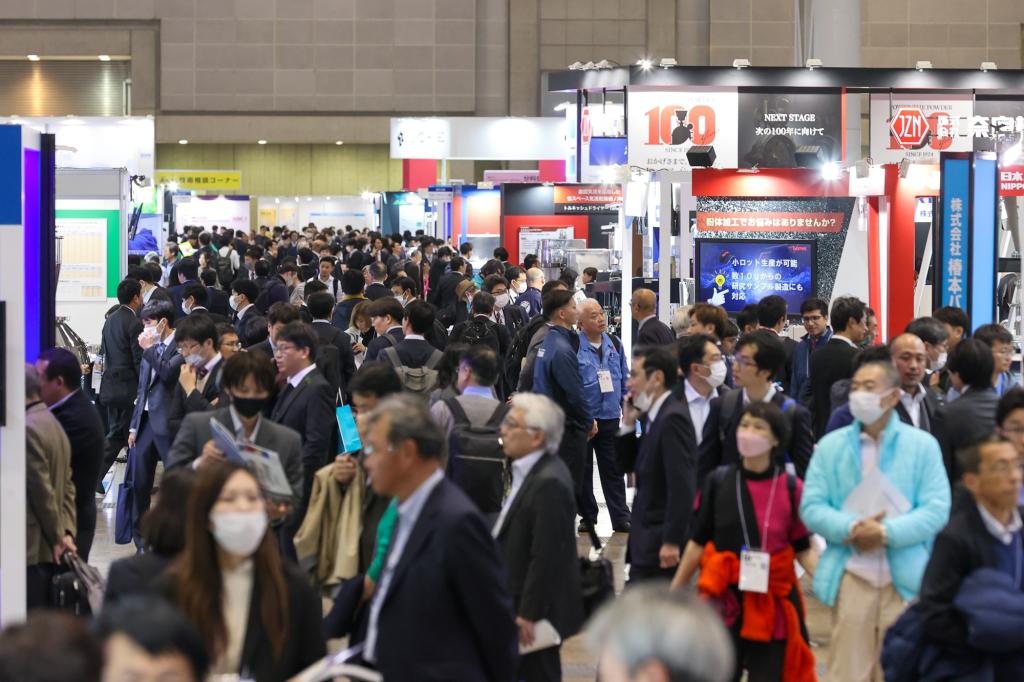 ＰＯＷＴＥＸ２０２４（東京ビッグサイト）は大勢の来場者でにぎわった（日本粉体工業技術協会提供）