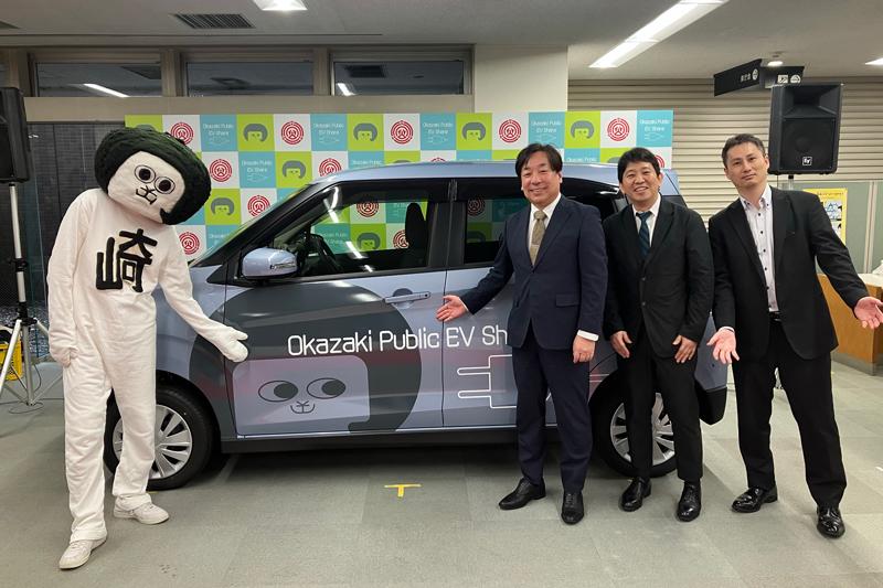 岡崎市のキャラクターをあしらったＥＶ公用車