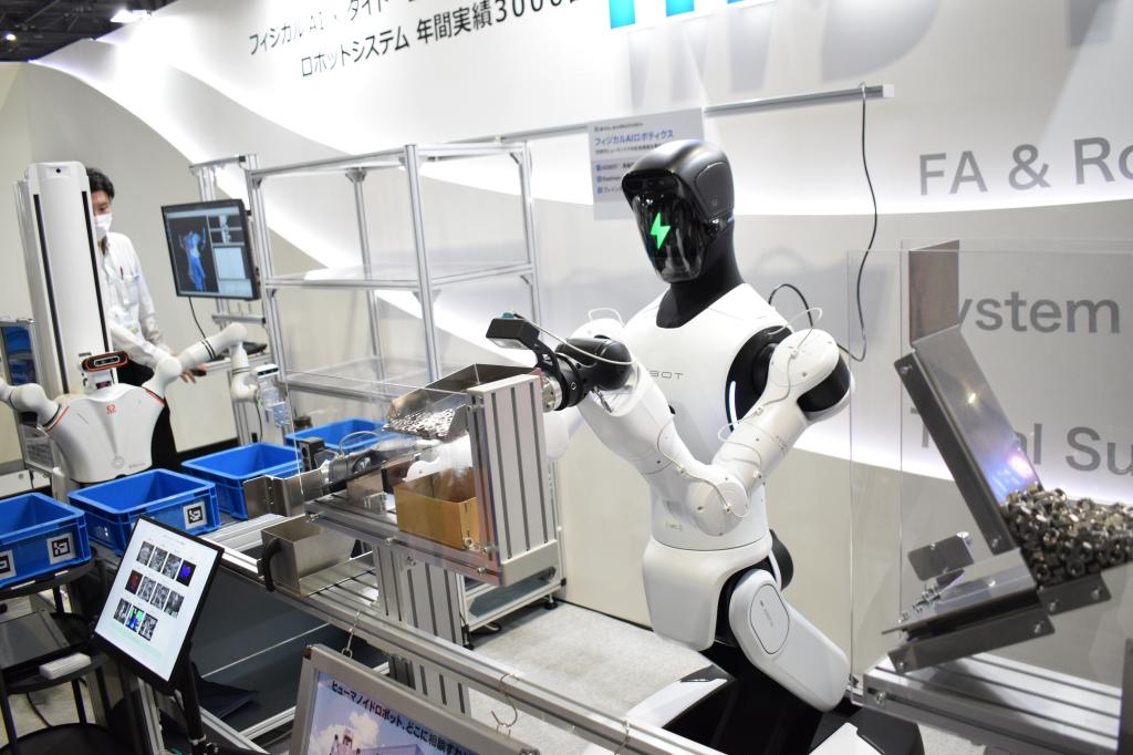 ヒューマノイドを使ったシステムも登場している