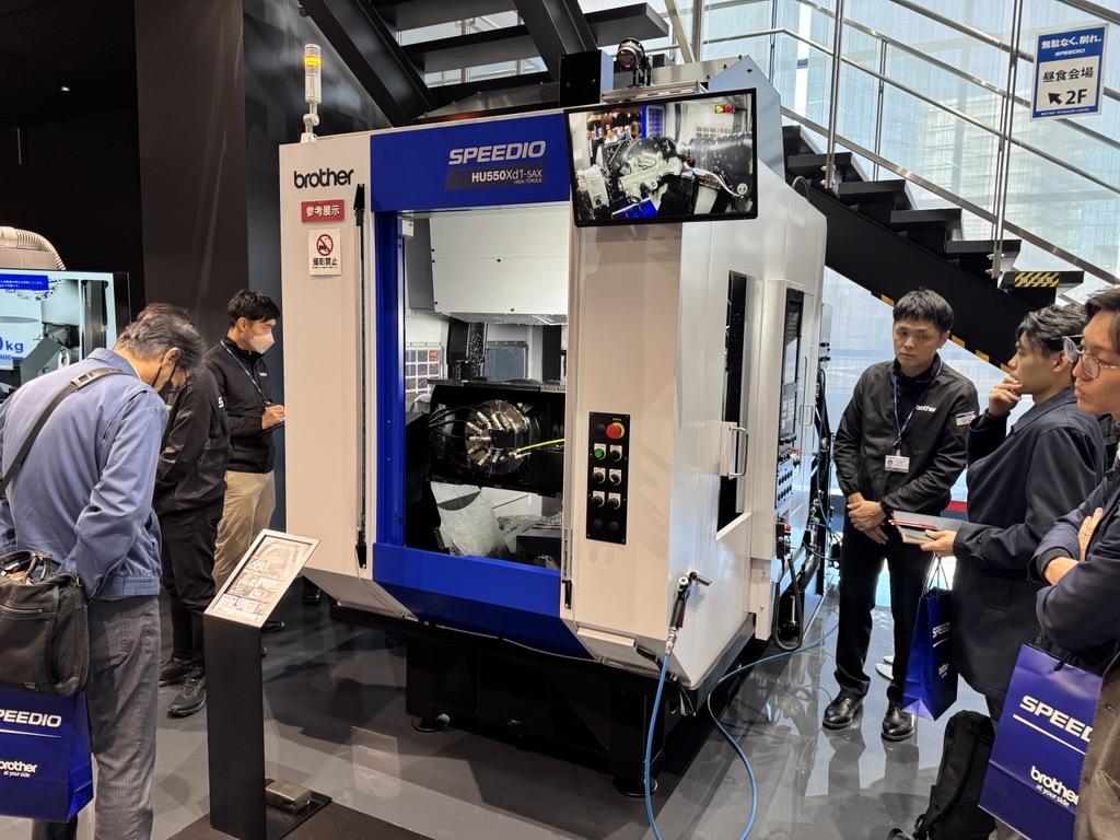ブラザー工業の５軸横型ＭＣ「ＨＵ５５０Ｘｄ１」