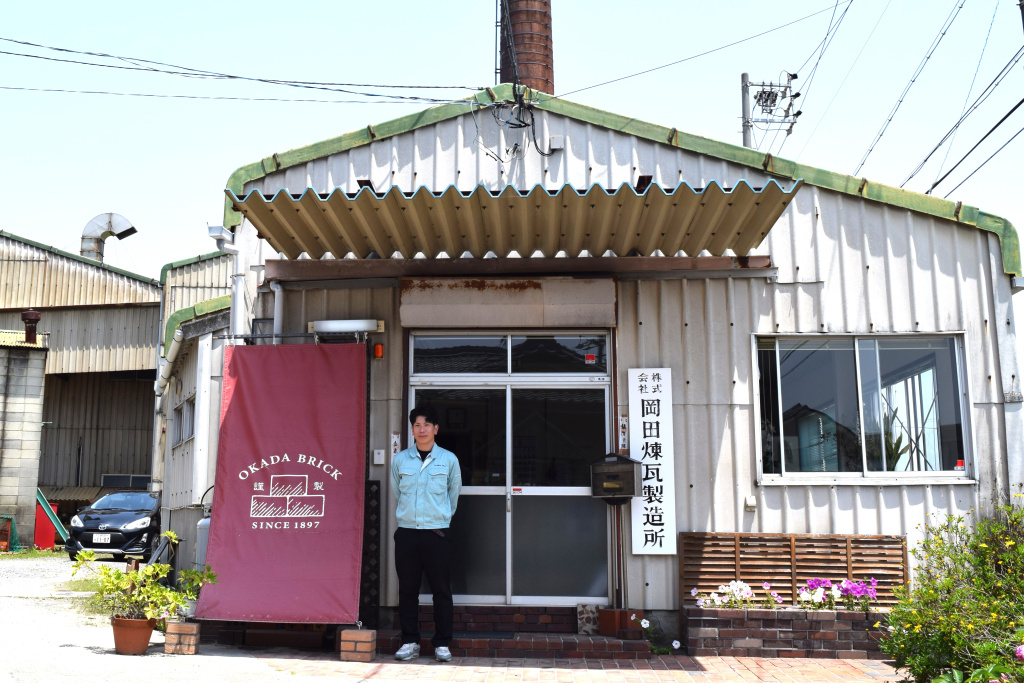 毎週土曜日には販売会を開催し顧客と交流する