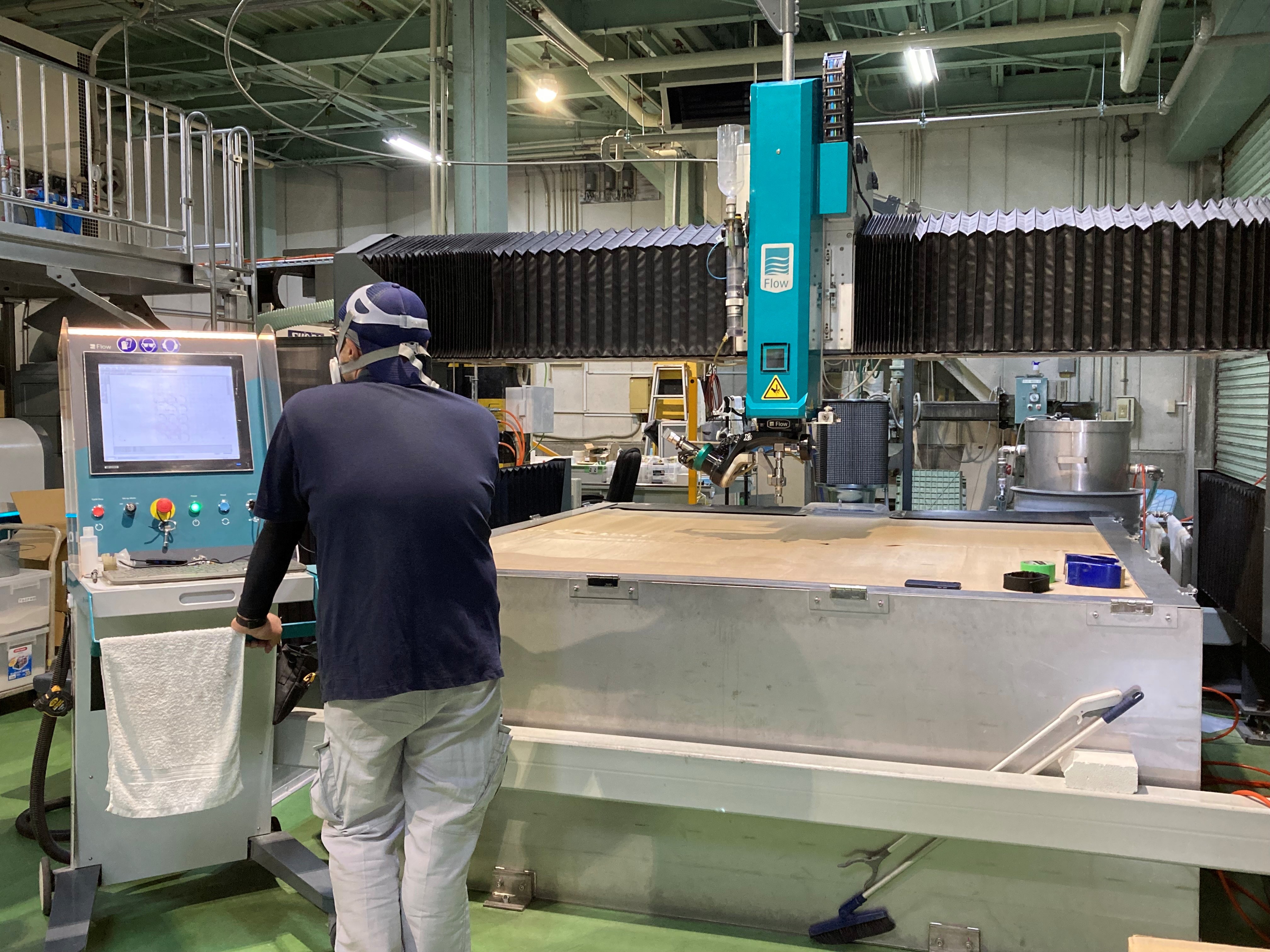 カスタマイズを施した「マッハ５００」で耐火コンクリート事業の内製化に挑む