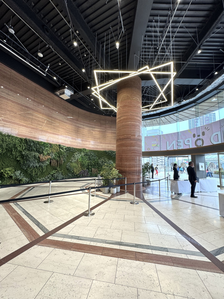 ららテラス川口のエントランス内観