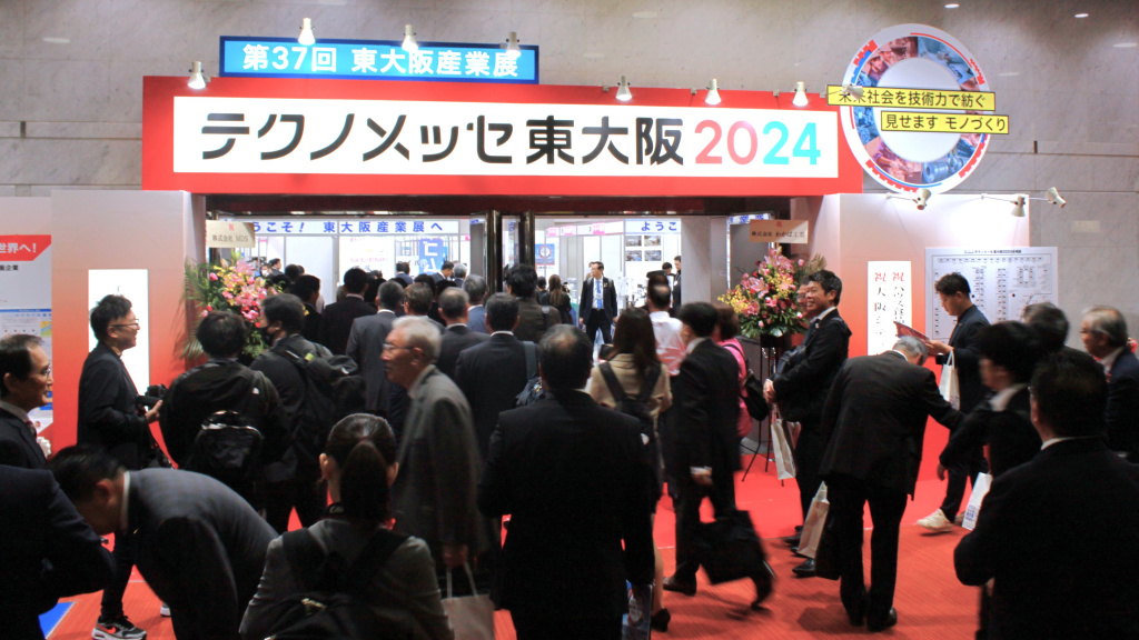  ｢テクノメッセ東大阪２０２４｣開会後、来場者が入場する様子