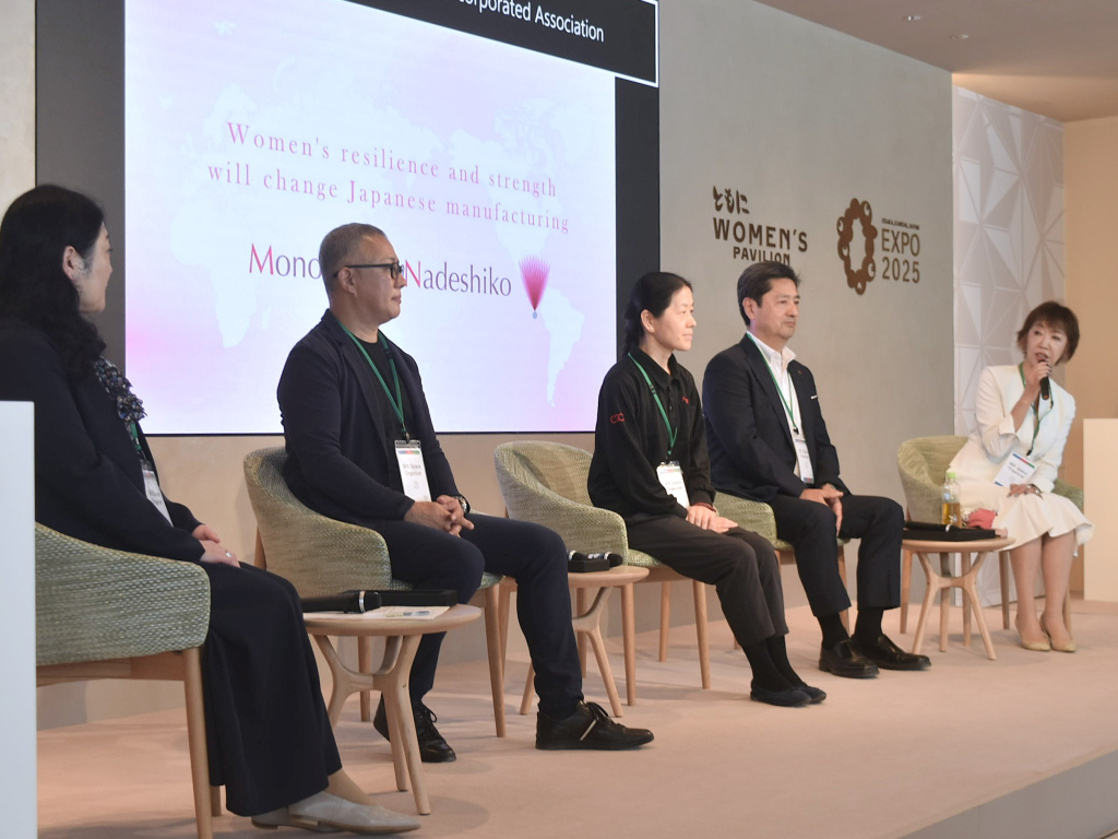 八尾市の企業の社長がイベントに参加（右端）