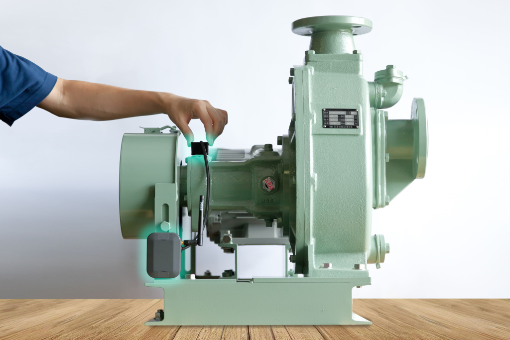 振動・温度センサー「ＲＡＮＤＸ－ＶＴ」取り付け例