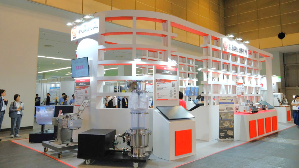 ２０２５年大阪・関西万博の「大屋根リング」を意識したという形のブースもあった