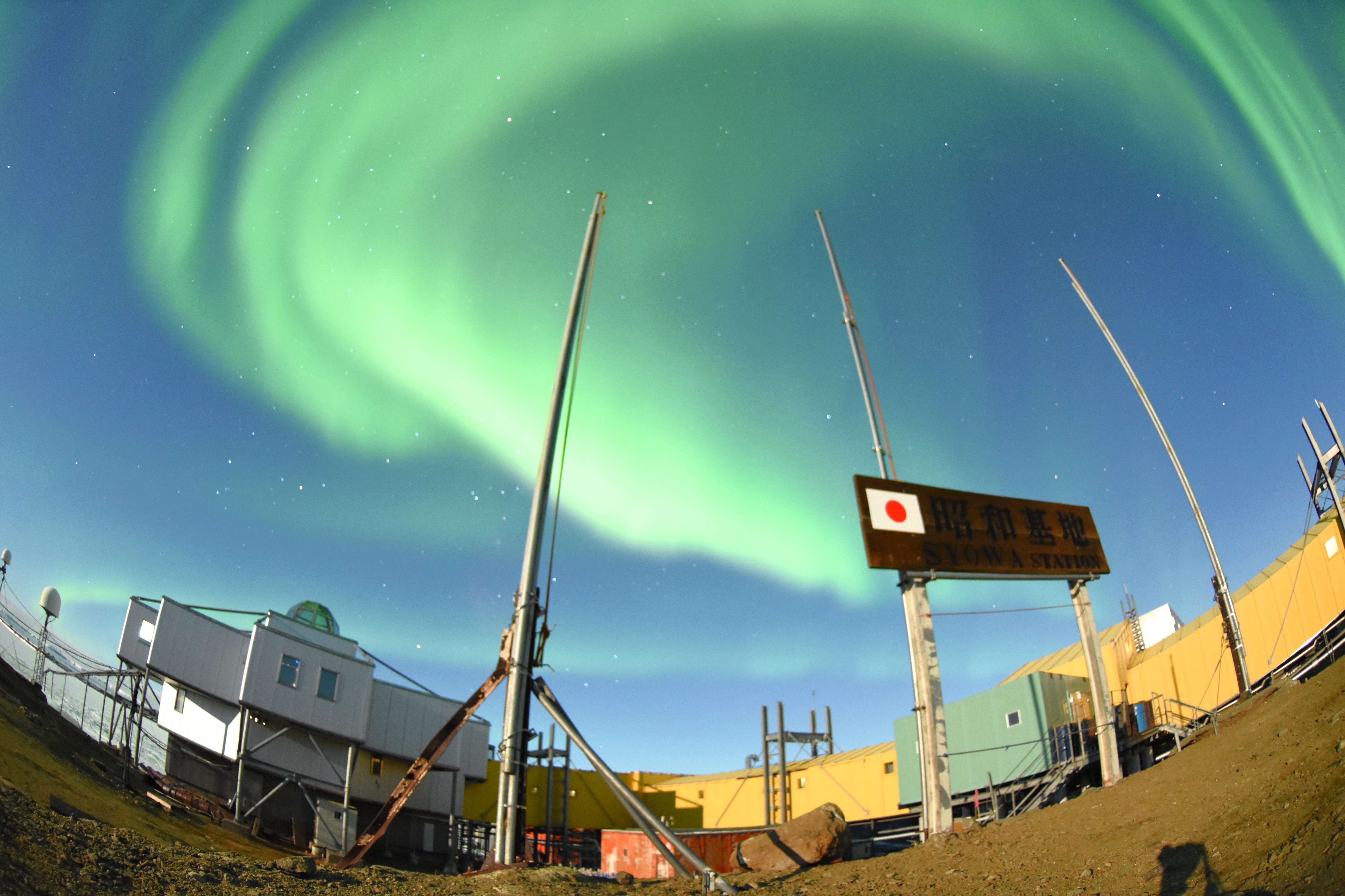 南極での観測データは環境変動や生態系などの解析において重要な役割を果たす（２面に関連記事、国立極地研究所提供）