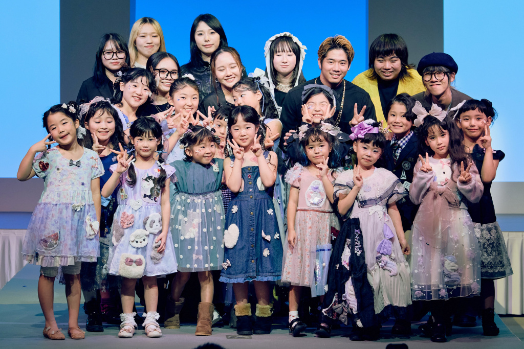 教育機関でも環境保全にむけた取り組みが進む。文化学園大学は古着を用いて衣服を制作し、ファッションショーを開催（７面に関連記事、文化学園大学提供）