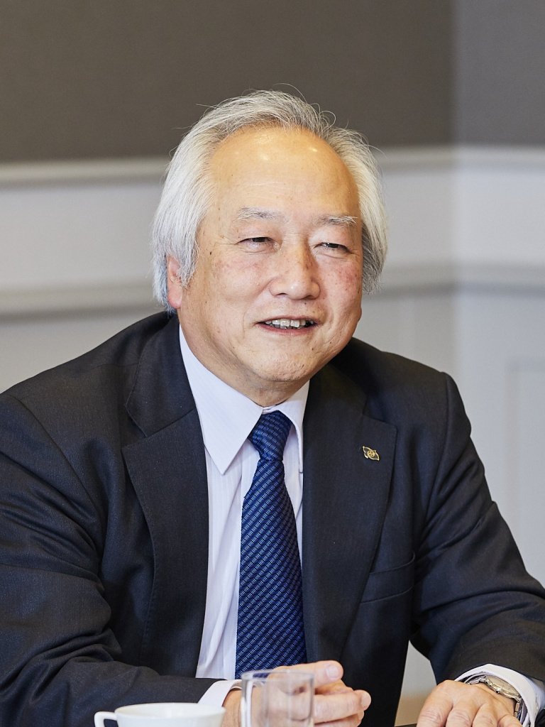 嶋村氏
