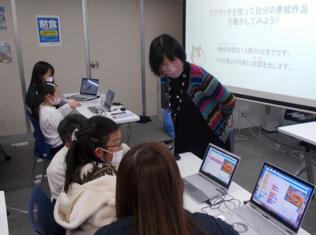 産能大が開いたワークショップ「動く未来ワールド」