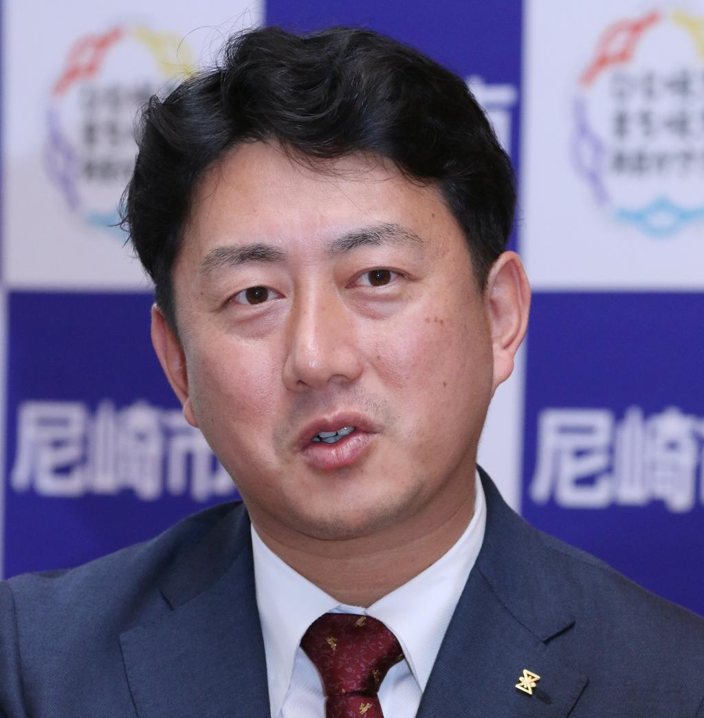 松本眞（まつもと・しん）０５年（平１７）東京学芸大学大学院修了、同年文部科学省入省。１３年内閣官房出向、１５年文科省情報教育課課長補佐、１８年尼崎市教育長、２１年文科省教育ＤＸ推進室室長補佐、尼崎市教育アドバイザー、２２年尼崎市長。静岡県出身、４３歳。