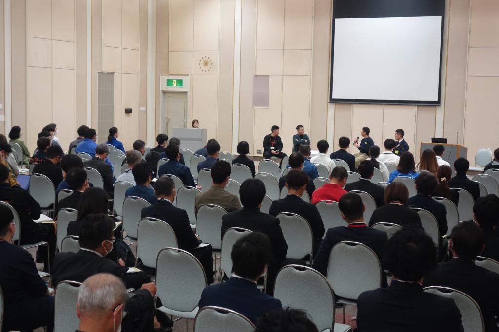 説明会会場には約１００人の参加者が訪れ、オープンファクトリーへの理解を深めた（１９日、堺商工会議所会館）