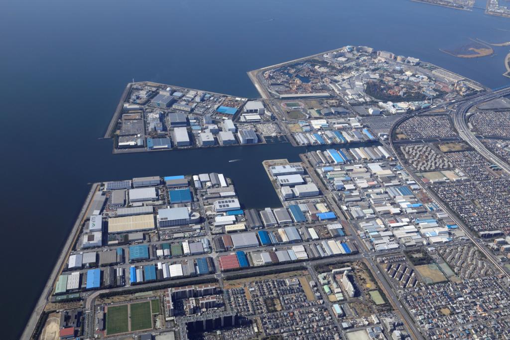 鉄の加工・流通系企業が集積する浦安鉄鋼団地全景