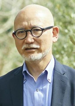 情報マネジメント学部 教授　松岡 俊氏