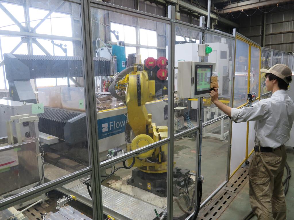 ＷＪとロボットを組み合わせ自動化した（小平工場）