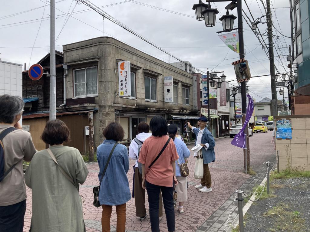 市街地に残る歴史的な建物を案内する「飯能まちなか散策エコツアー」