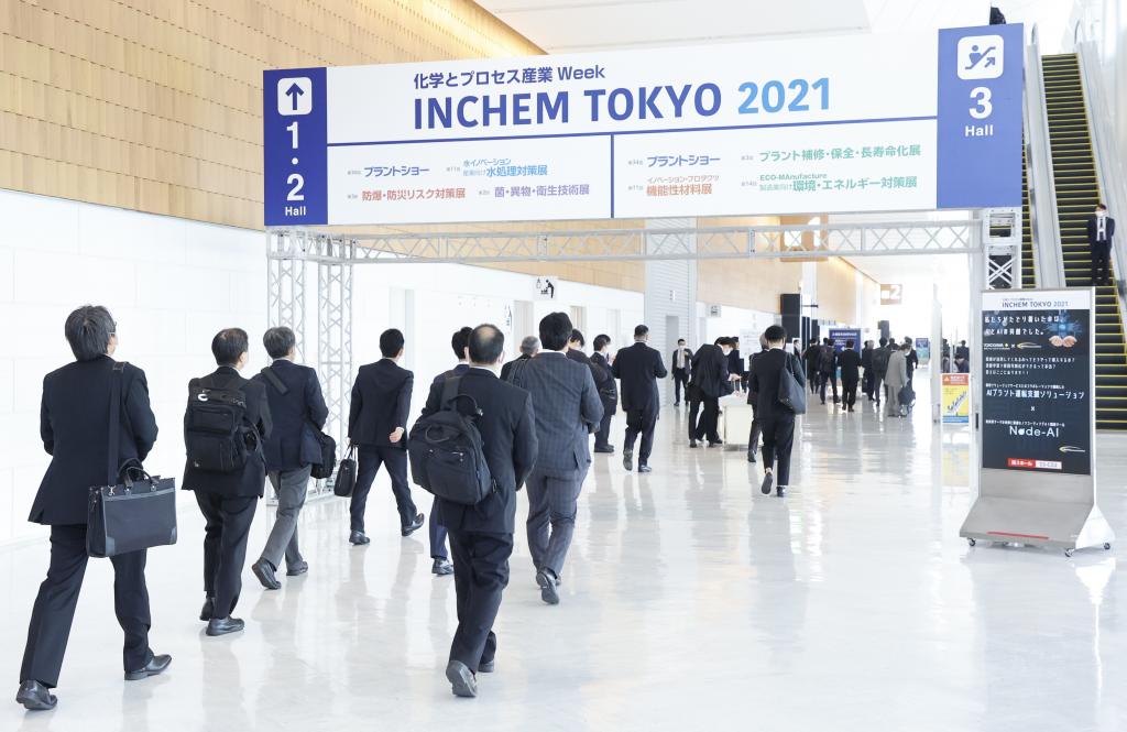 最新の技術動向を学びに、リアル会場へ足を運んだ来場者（前回の会場）