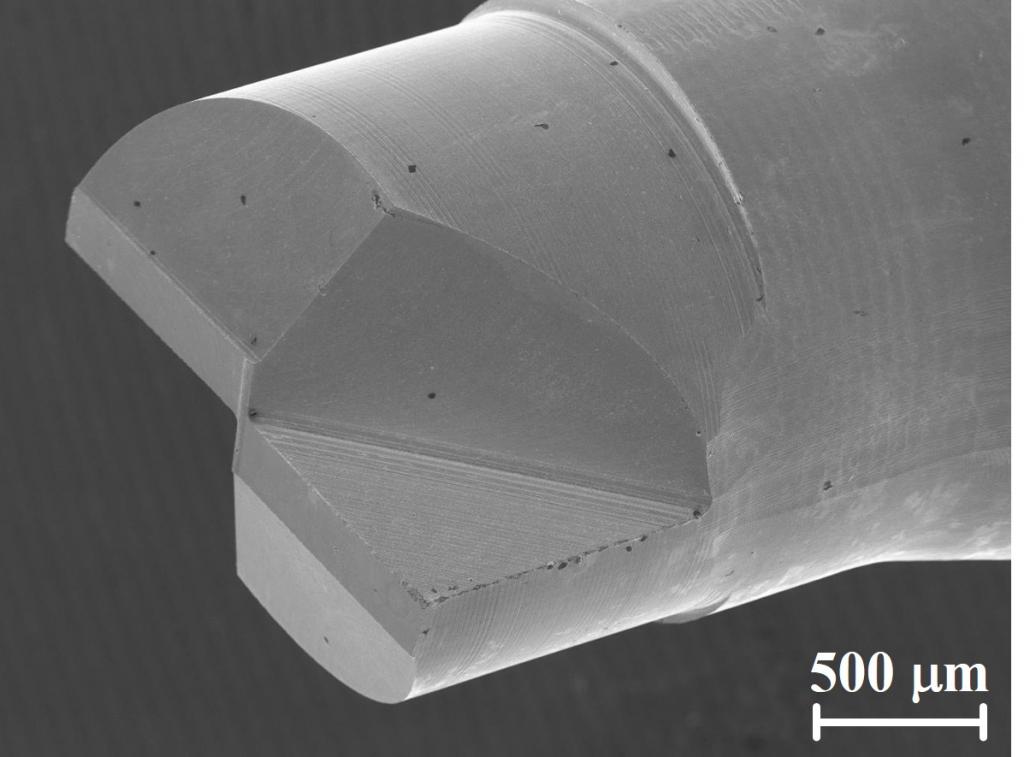 図５　ダイヤコート超硬エンドミルで製作した超硬エンドミル