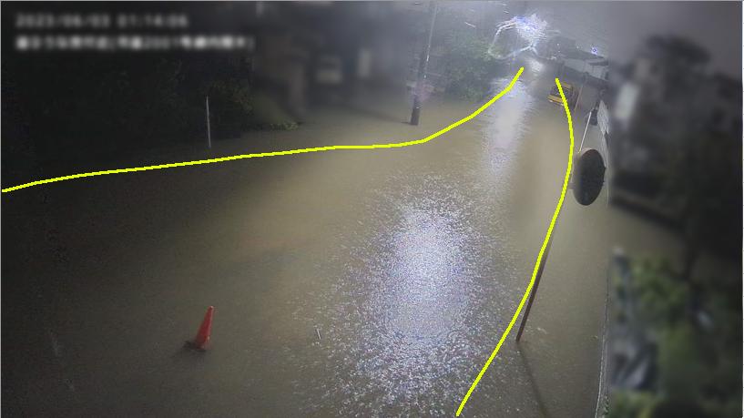 ビューちゃんねるは今年６月の大雨被害でも 効果を発揮 （写真は朝霞市。上は晴天時、下は冠水時）