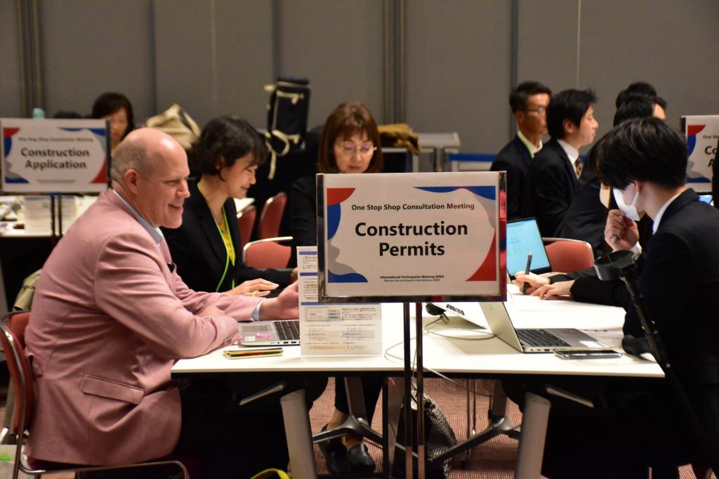 海外パビリオンの建設遅れで問題となっている各国が建てる「タイプＡ」出展予定国に対し、大阪府・市が建設手続きや建設許可の相談窓口を設け対応した