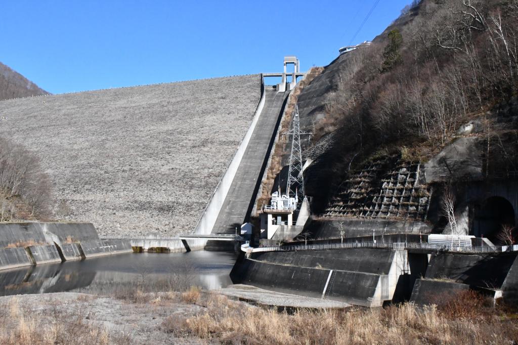 県内事業者を選定して水力発電による再生エネを供給する（奈良俣発電所）