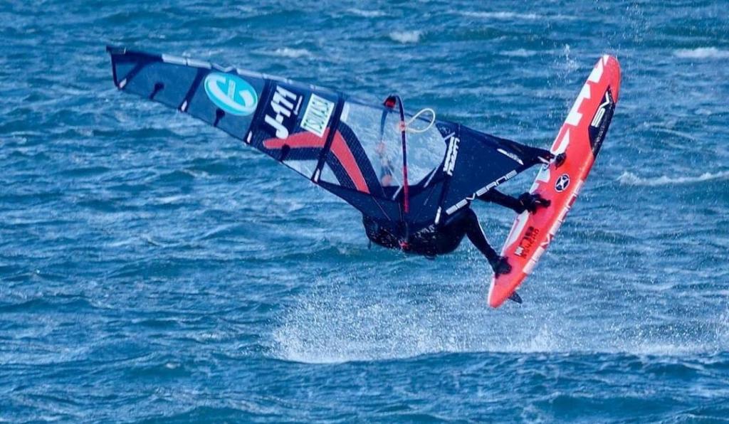 ウインドサーフィンフリースタイルの守屋拓海選手