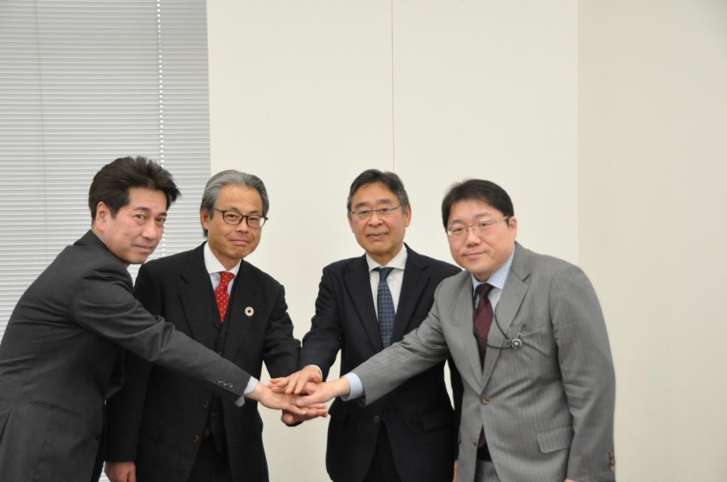 石井実行委員長(右から2人目）と副委員長ら