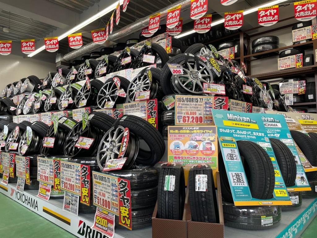 イエローハット郡山西ノ内店の売り場